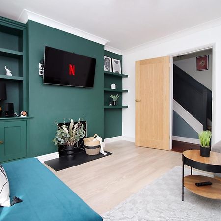Stylish Home In Bath With Driveway Parking, 10Min From City المظهر الخارجي الصورة