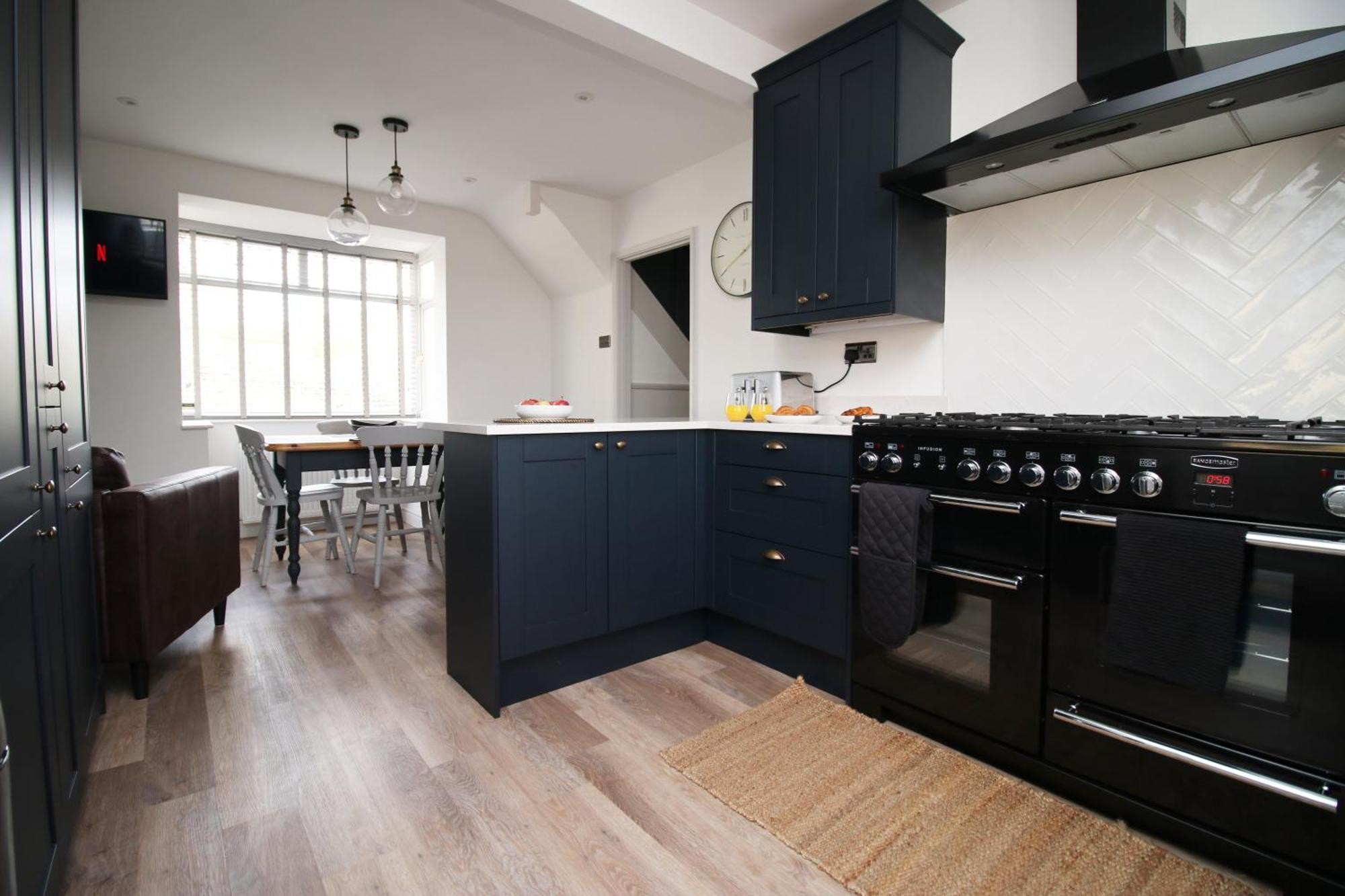 Stylish Home In Bath With Driveway Parking, 10Min From City المظهر الخارجي الصورة