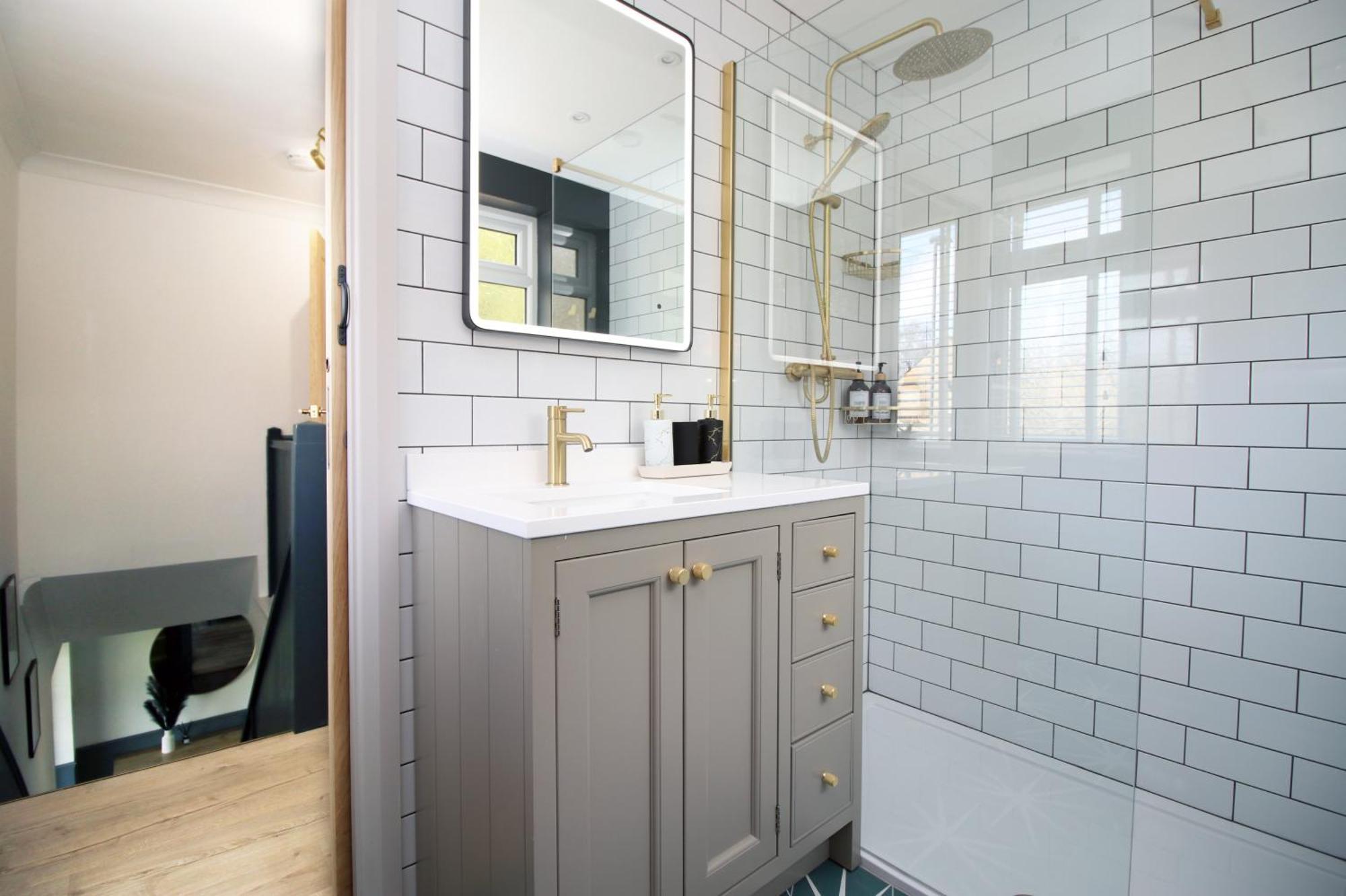 Stylish Home In Bath With Driveway Parking, 10Min From City المظهر الخارجي الصورة