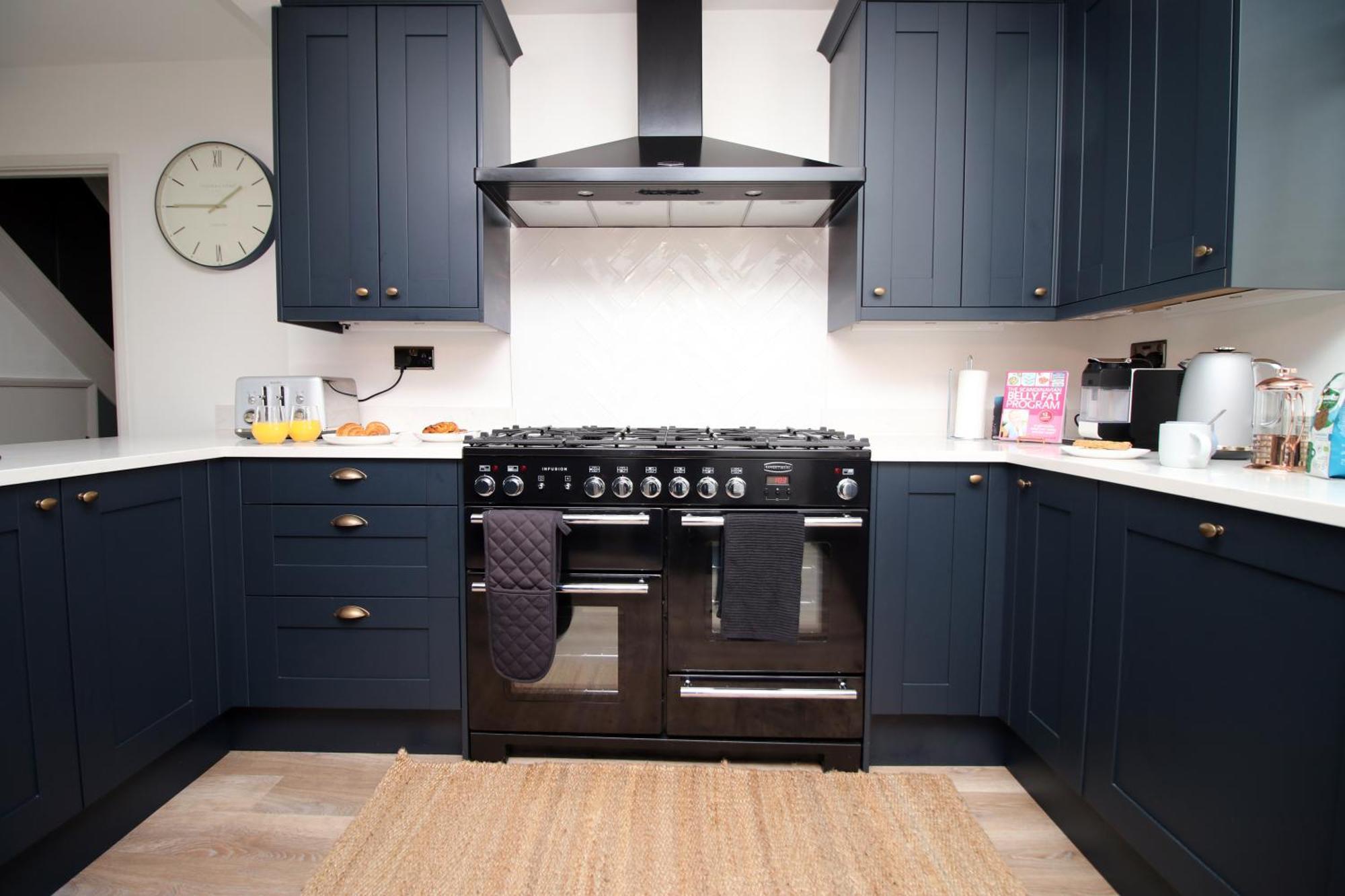 Stylish Home In Bath With Driveway Parking, 10Min From City المظهر الخارجي الصورة